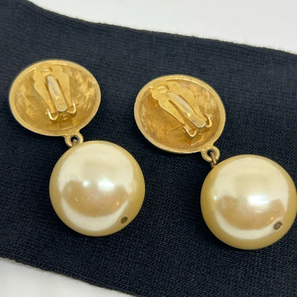 Vintage Ann Taylor Gold-tone Faux Pearl Dangle Clip On Earrings - Picture 4 of 10